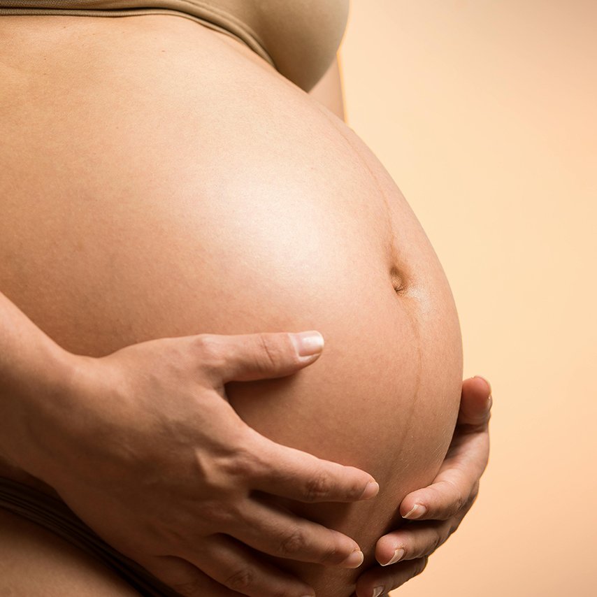 Pregnant woman's belly representing a prenatal massage session with Joanna in Berlin
